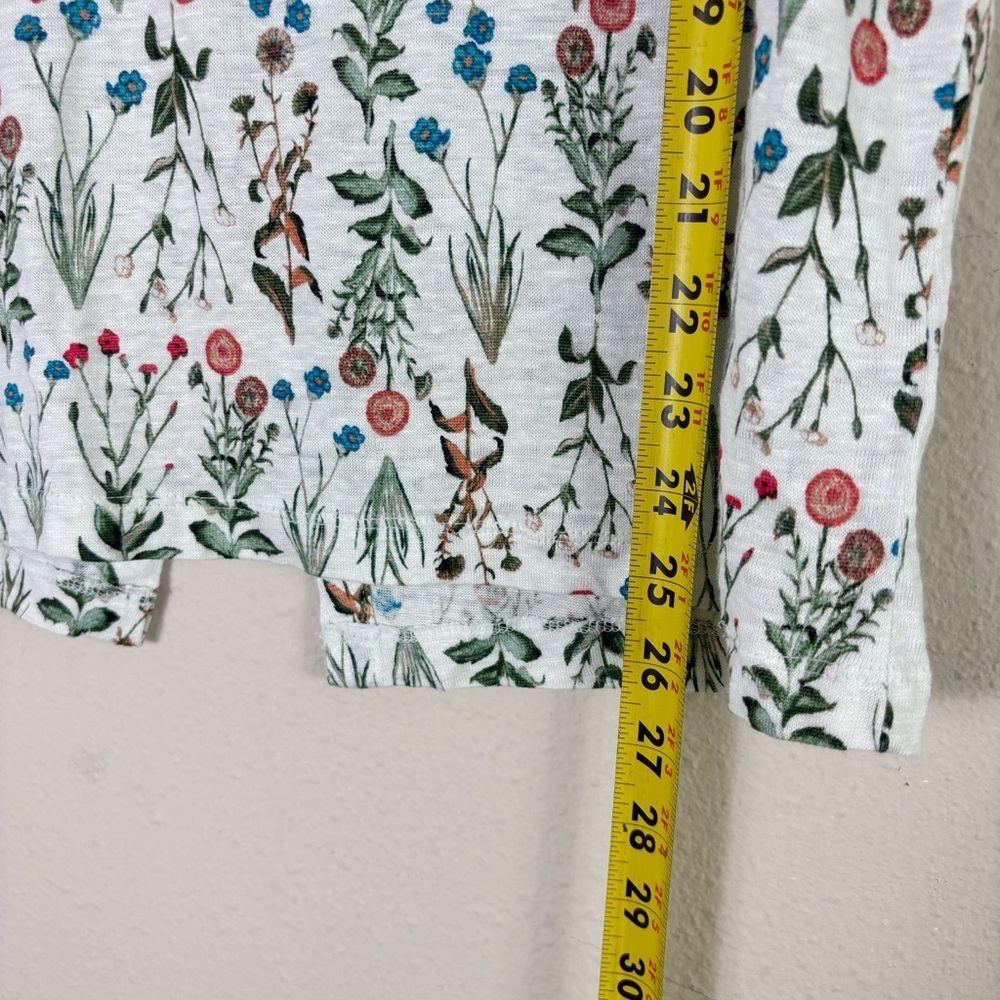 Cynthia Rowley 100% Linen Floral Top w/ beautiful back shell buttons accent Sz M - Picture 7 of 8